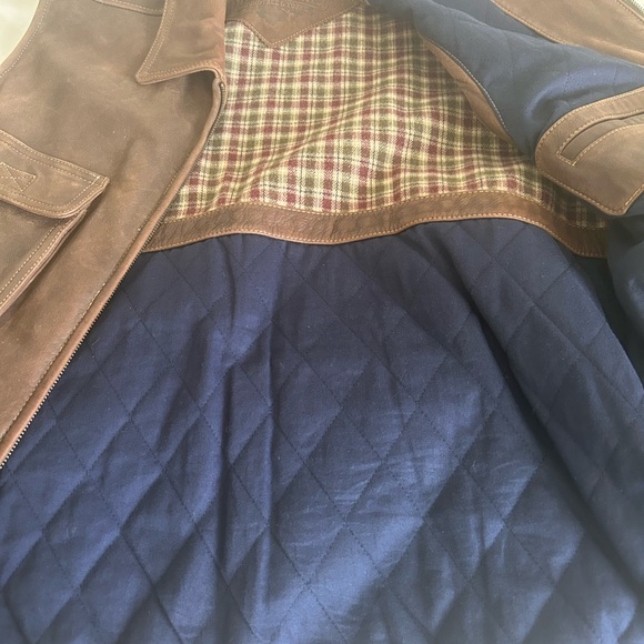 Roundtree & Yorke Brown Outdoor Vest - Picture 15 of 16